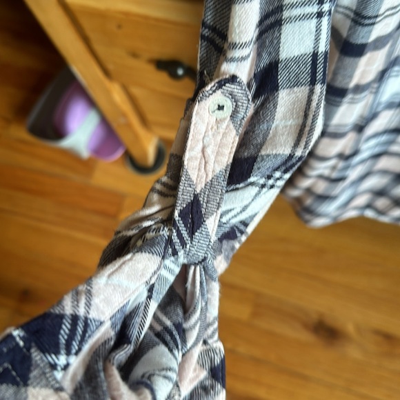 KENNETH COLE pink flannel. - Picture 4 of 4